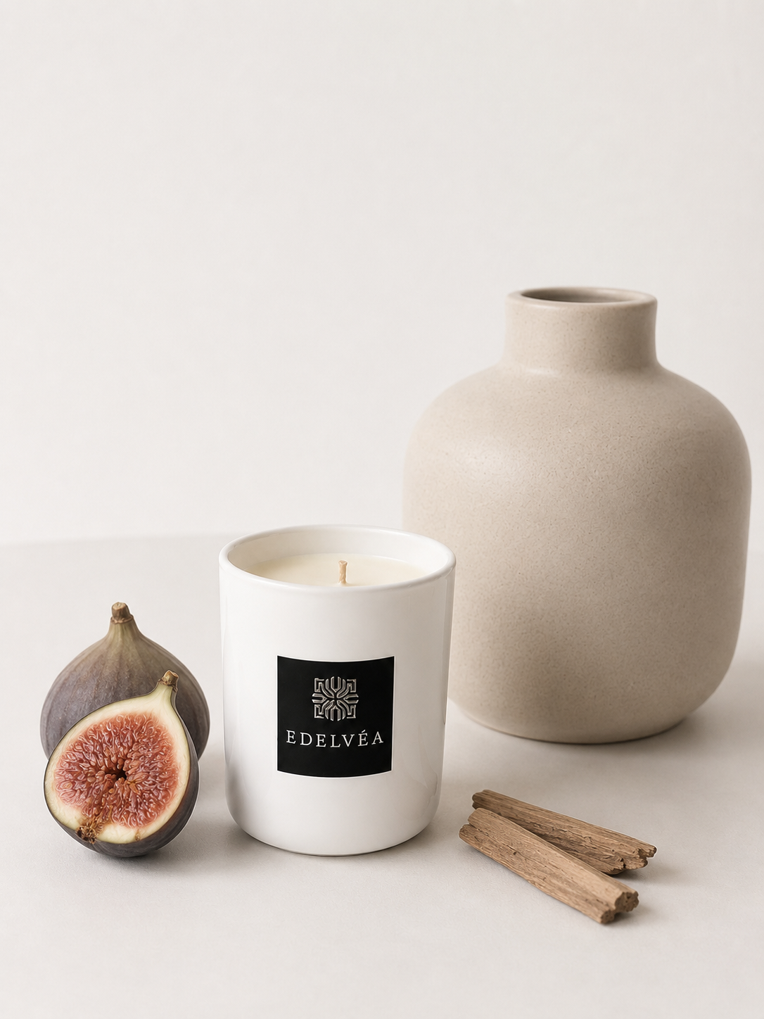 FIG AND SANDALWOOD SCENTED CANDLE